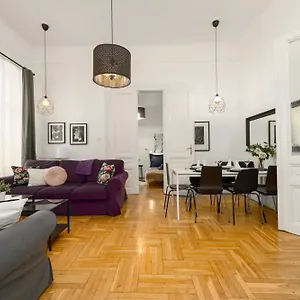 Apartament Black & White