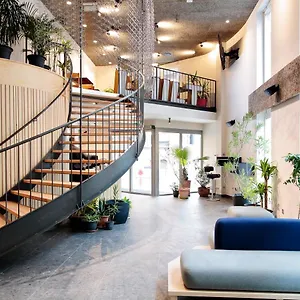 Albergue Maverick Market